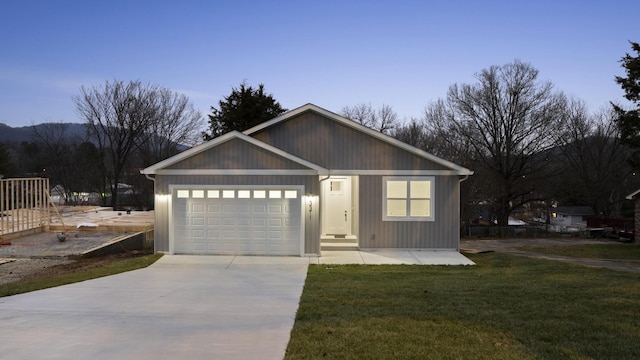 view of front facade featuring a garage and a lawn