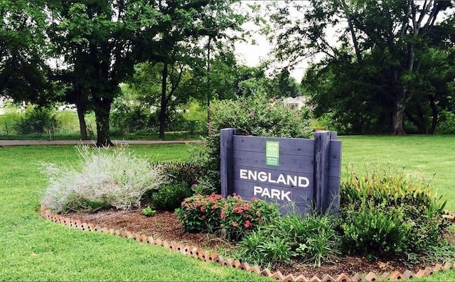 community sign featuring a lawn