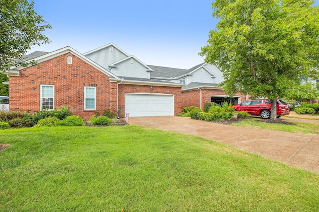 view of front of property featuring a front yard