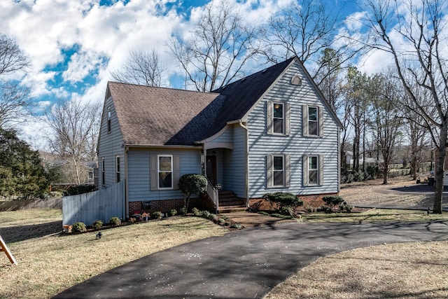 view of front of property with a front yard