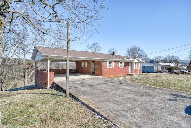 view of front of property with a front yard and a carport