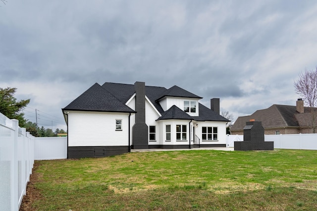 back of house featuring a yard