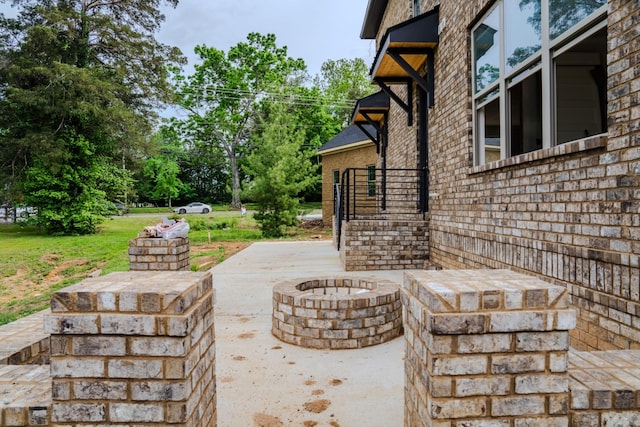 view of patio with a fire pit