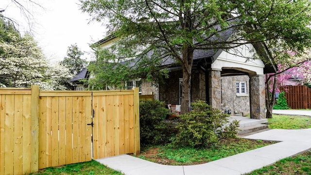 view of front of property