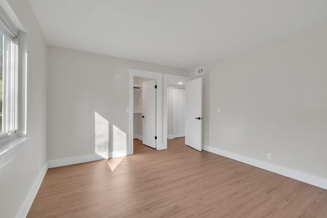 unfurnished room featuring light hardwood / wood-style flooring