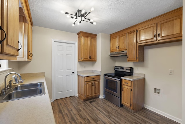 kitchen with sink, a textured ceiling, dark hardwood / wood-style floors, and electric stove