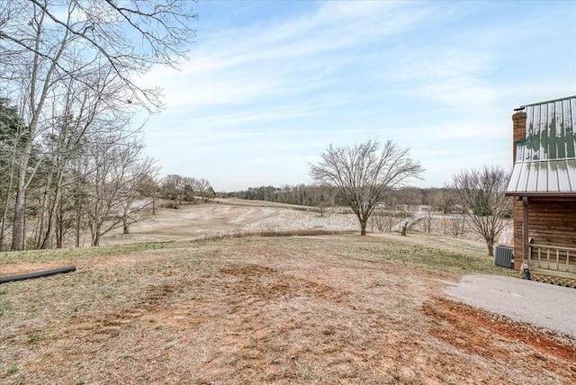 view of yard featuring a rural view