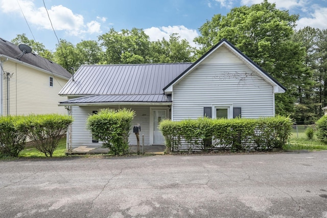 view of front of property