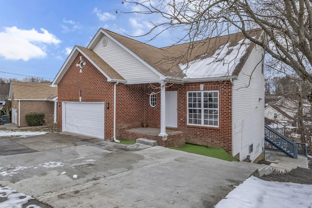 view of front facade featuring a garage