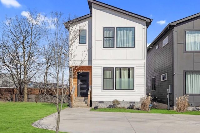 view of front of house with a patio area and a front yard