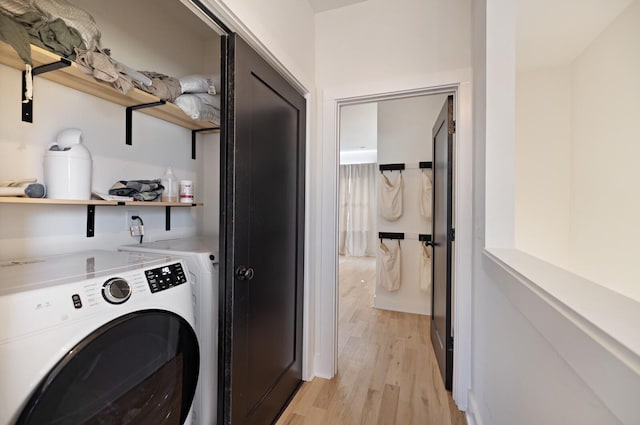 washroom featuring light wood-type flooring and washing machine and clothes dryer