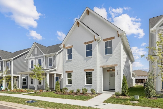 view of front of home featuring a front yard