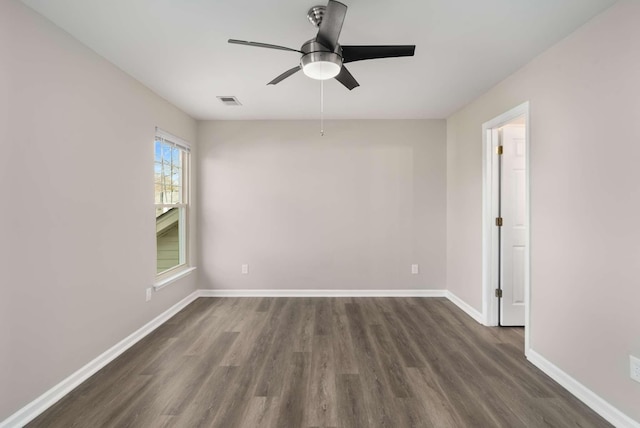 unfurnished room featuring dark wood-type flooring and ceiling fan