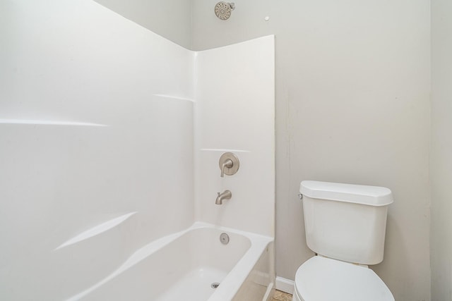 bathroom featuring toilet and washtub / shower combination