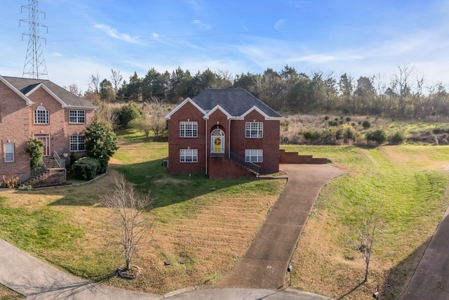 view of front of home featuring a front yard