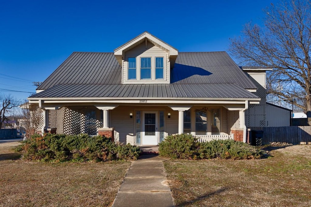 view of front of house with a porch and a front yard