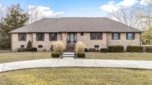 view of front of house with a front lawn