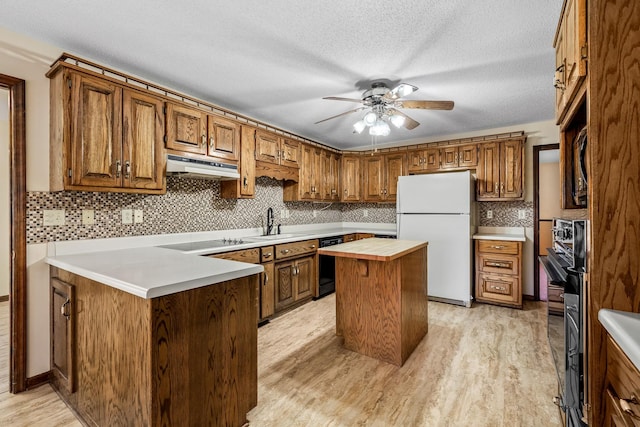 kitchen featuring a textured ceiling, black appliances, a kitchen island, sink, and ceiling fan