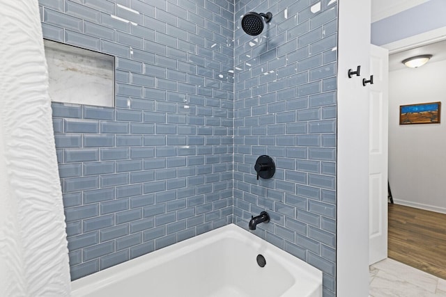 bathroom with tiled shower / bath