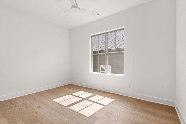 unfurnished room featuring light wood-style floors, baseboards, and ceiling fan