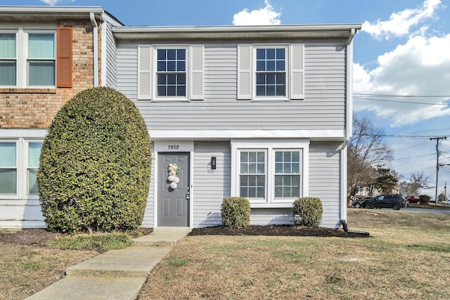 view of front of home featuring a front lawn