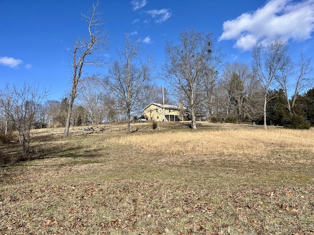 view of yard featuring a rural view