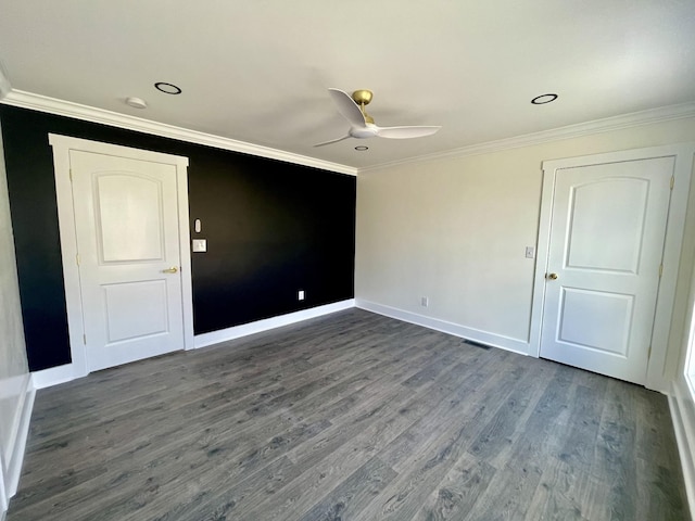 spare room featuring ceiling fan, dark hardwood / wood-style floors, and crown molding