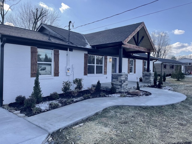 view of front facade featuring covered porch