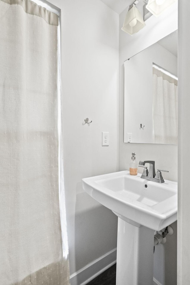 bathroom featuring sink