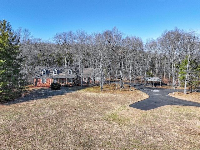 view of yard with a carport