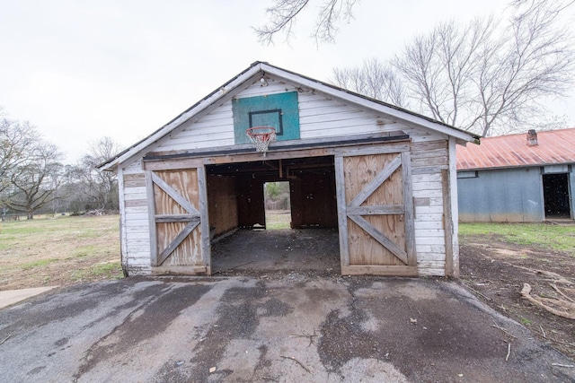 view of outbuilding