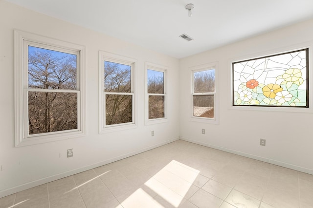 empty room featuring light tile patterned floors