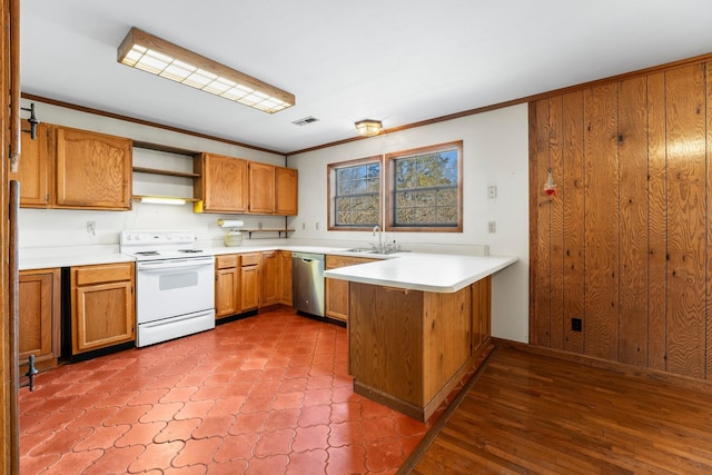 kitchen featuring dishwasher, sink, ornamental molding, kitchen peninsula, and electric stove