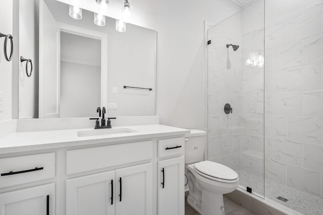 bathroom featuring tiled shower, vanity, and toilet