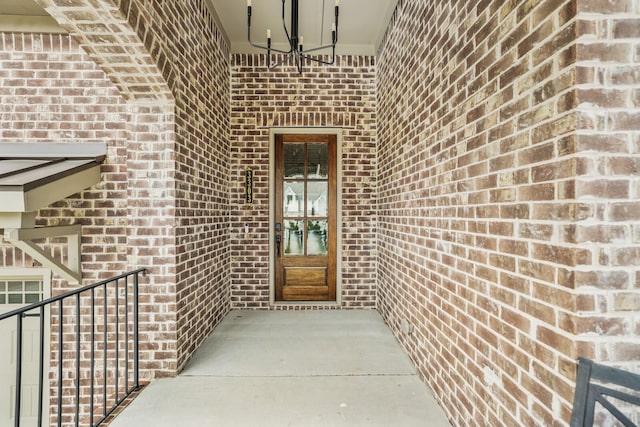 property entrance with ceiling fan