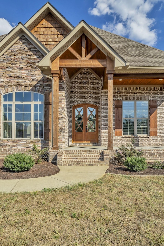 view of front of home featuring a front lawn