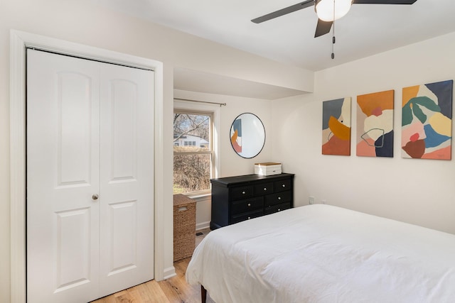 bedroom featuring light hardwood / wood-style floors, a closet, and ceiling fan