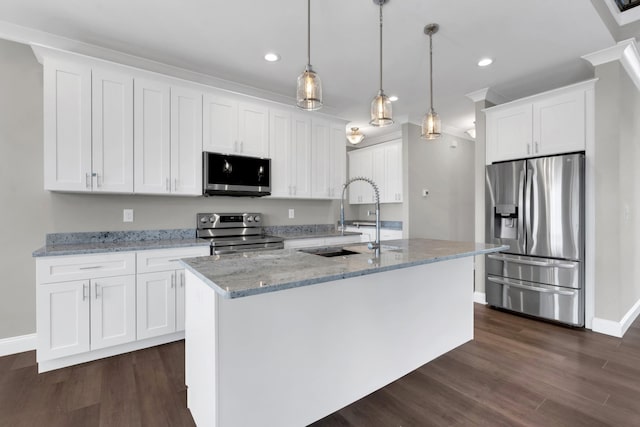 kitchen featuring an island with sink, sink, white cabinets, hanging light fixtures, and stainless steel appliances