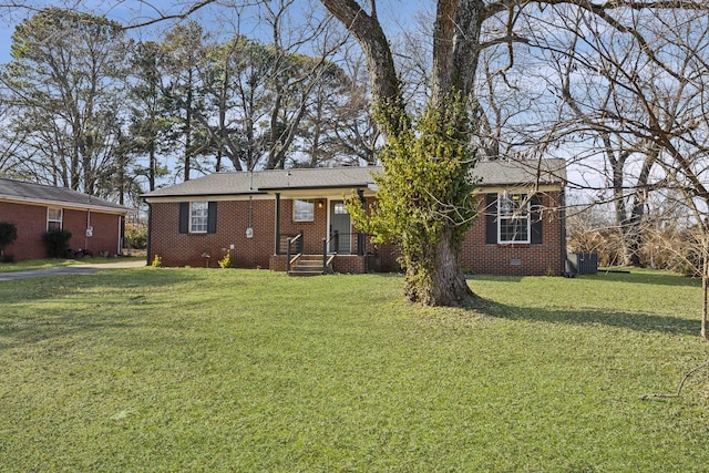 view of front of property with a front yard