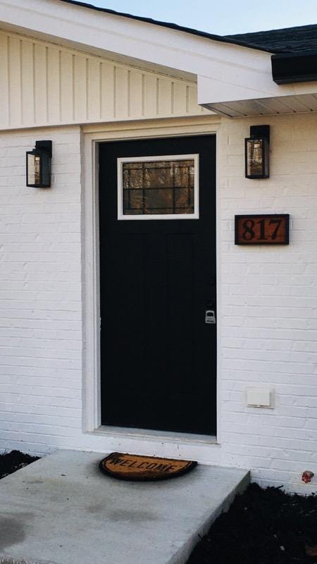 view of property entrance