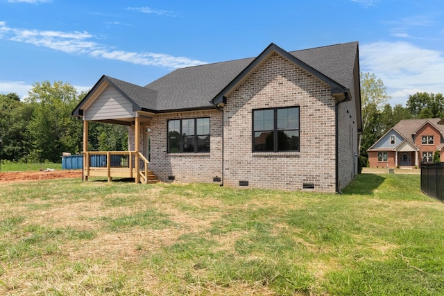 view of front of house featuring a wooden deck and a front yard