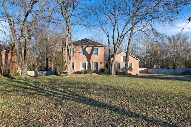 view of front of home featuring a front lawn