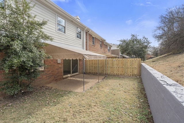 view of yard featuring a patio