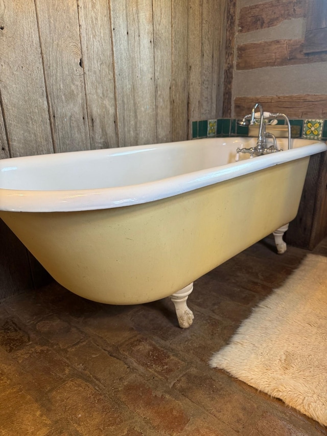 bathroom featuring a bathtub