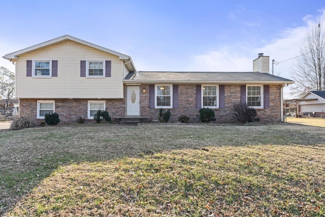 split level home featuring a front yard