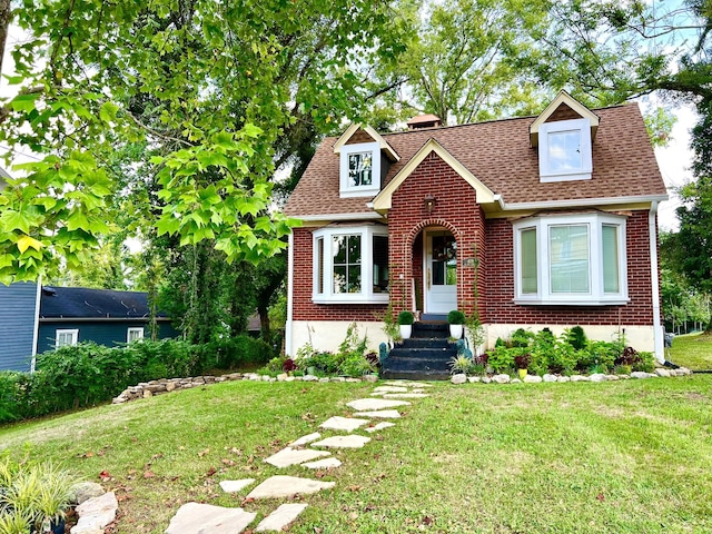 view of front facade with a front yard