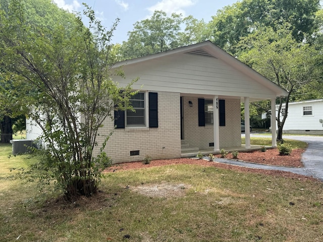 bungalow-style house with a front yard