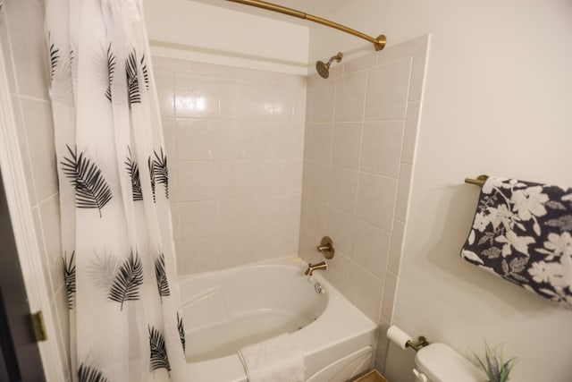 bathroom featuring shower / bath combo with shower curtain