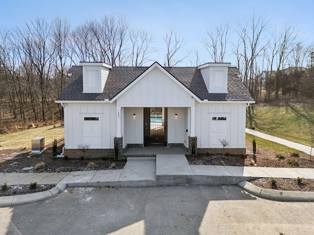 view of front of house featuring covered porch