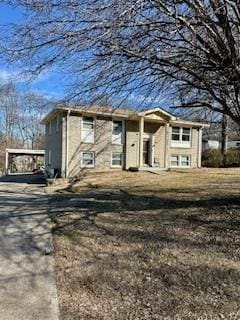 view of front of house with a front yard